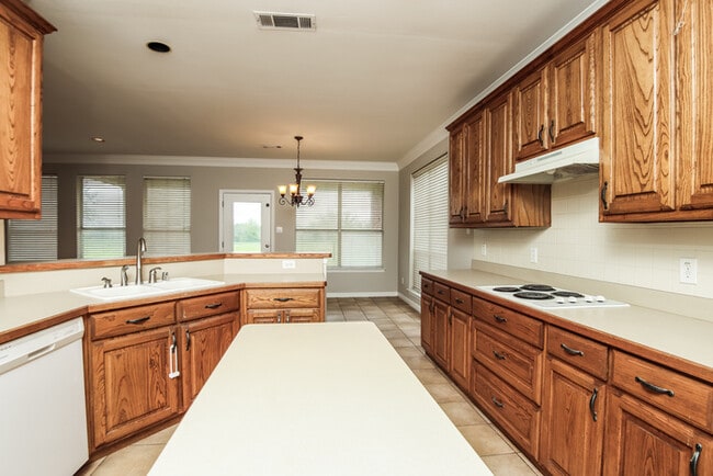 Building Photo - 1161 Masters Dr