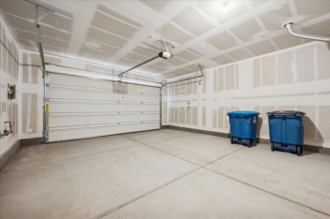 Building Photo - Beautiful New Home in Black Mountain Planned Community