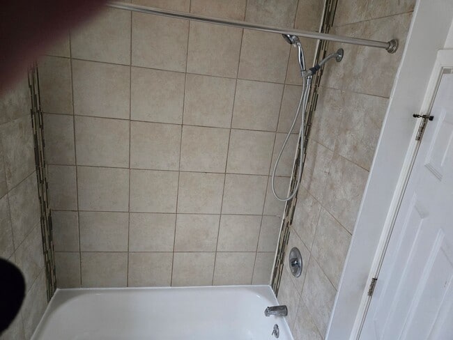 Building Photo - 3 Bedroom townhouse in Wilmington