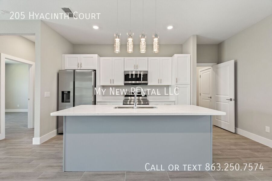 Building Photo - 205 Hyacinth Ct