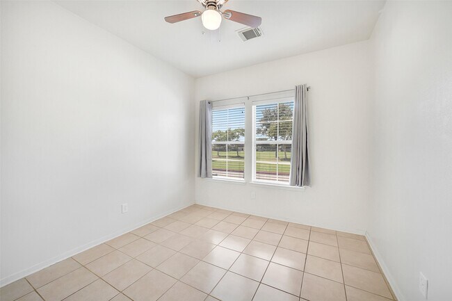 Building Photo - 1102 Grassy View Dr