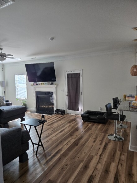 Building Photo - 370 Holly Grove Dr