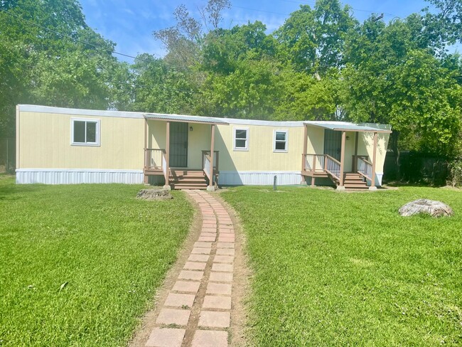 Building Photo - ***$500 MOVE IN CREDIT***Home on secluded ...
