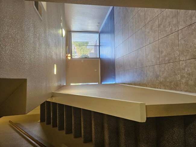 Building Photo - 885 N Granite Reef Rd