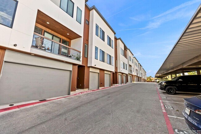 Building Photo - 102 Tendick St