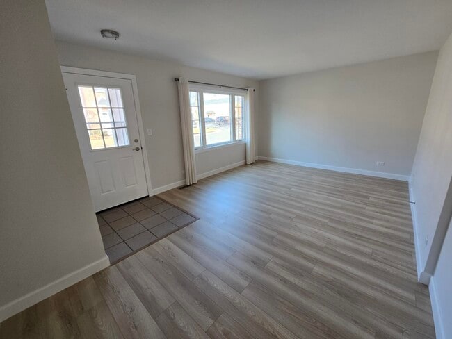 Building Photo - 2136 Rugen Rd