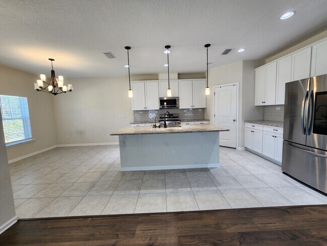 Building Photo - 285 Holly Forest Dr