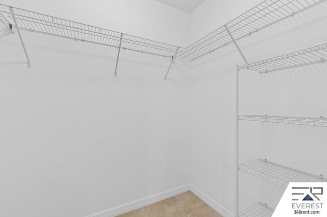 Building Photo - LIKE NEW 3/2/1 TOWNHOUSE IN BEAUTIFUL SEMINOLE WOODS