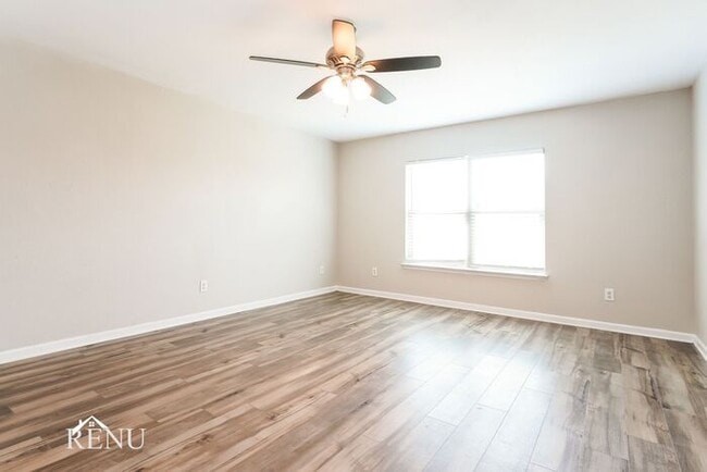 Building Photo - 2005 Hialeah Dr