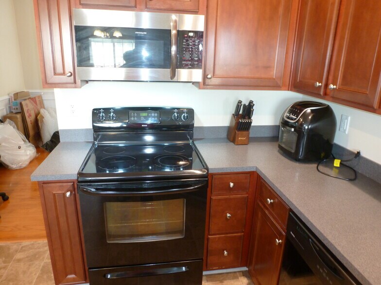 Building Photo - 107 Portland Falls Dr