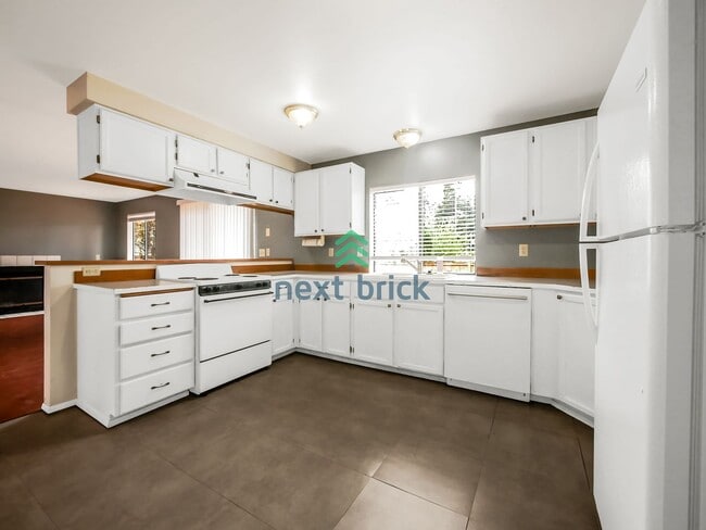 Building Photo - Charming Family Home in a Tranquil Cul-de-Sac