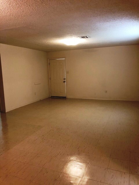 Building Photo - 1201 W 1st St