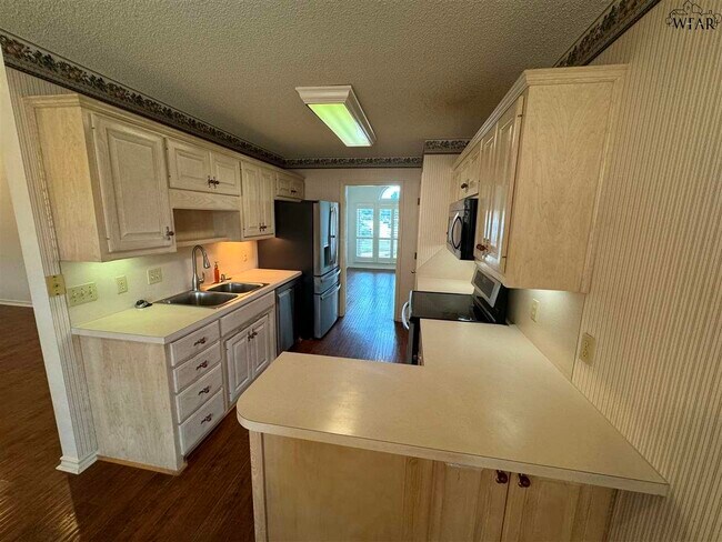 Building Photo - 4845 Shenandoah Dr