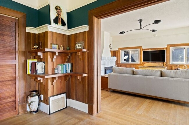 Building Photo - Sun-Filled Furnished Sausalito Home with Sweeping Bay Views