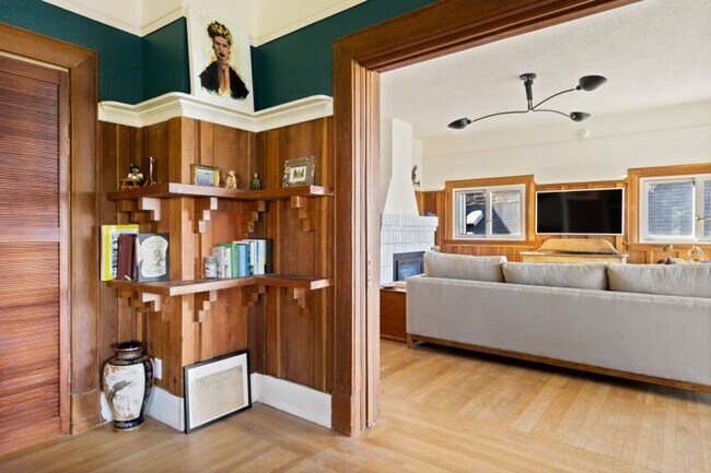 Building Photo - Sun-Filled Furnished/unfurnished Sausalito Home with Sweeping Bay Views