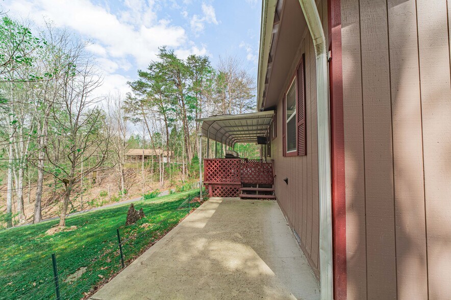 Building Photo - 1748 Paulas Huskey Cir