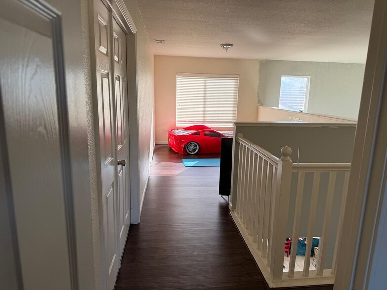 Building Photo - 1084 Huntly Dr