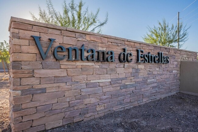 Building Photo - Modern 3-Bed + Den Home in Ventana De Estrellas