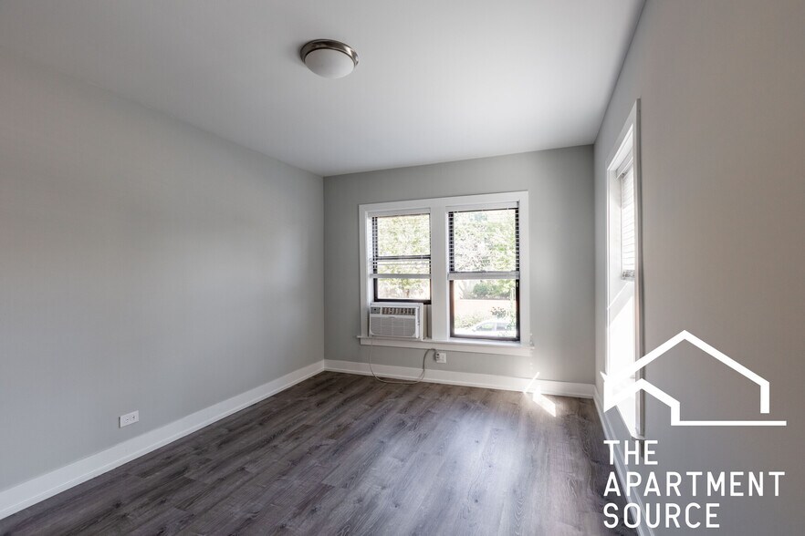 Building Photo - 707 W Brompton Ave