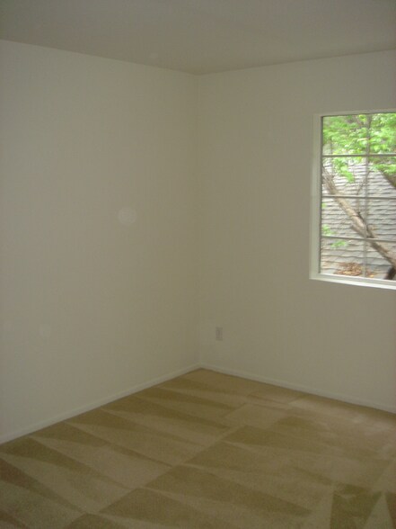 Building Photo - 3031 Grand View Blvd