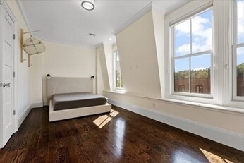 Building Photo - 57 Monmouth St