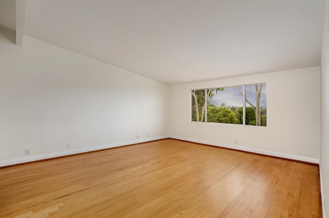 Building Photo - 316 Vista Madera