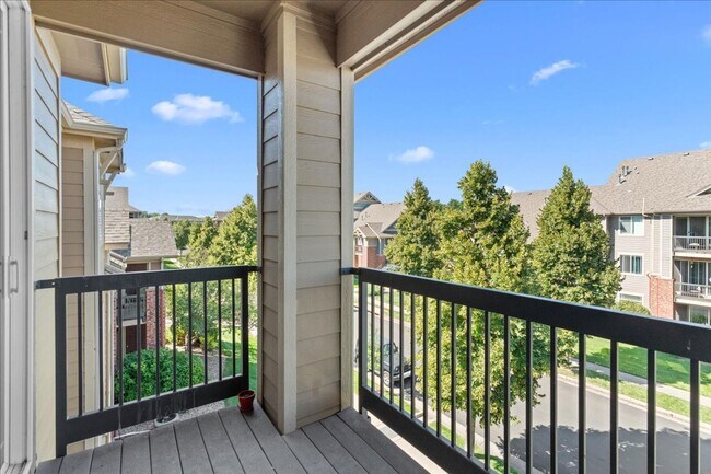 Building Photo - Beautiful 2 Bed 2 Bath Condo in Central Fo...
