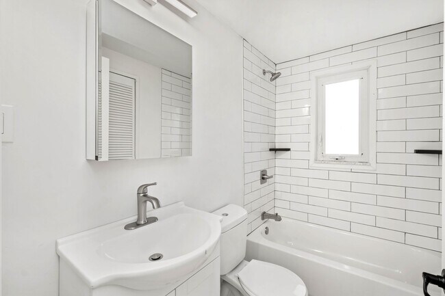 Building Photo - READY FOR JULY 1ST! Don't miss this UPDATED 3-bedroom!