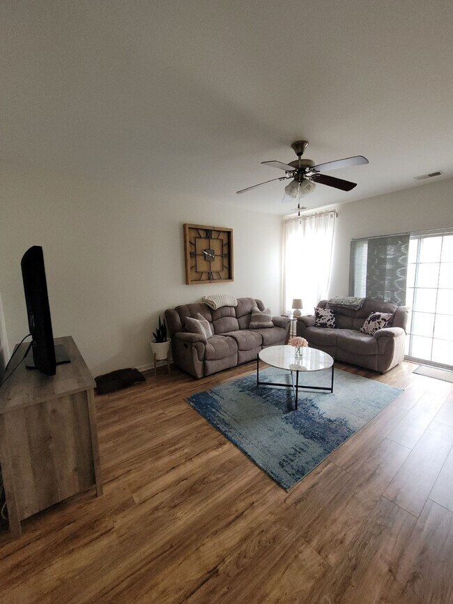 Building Photo - Spacious, Four Bedroom Townhouse With a View!