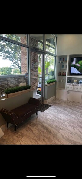 Primary Photo - 2570 Blackmon Dr