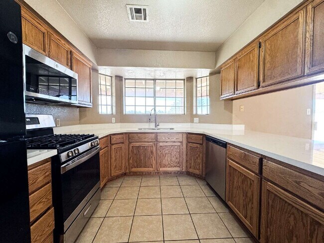 Building Photo - "Newly Renovated 4-Bedroom, 2 Bathroom Home in Yuma!"