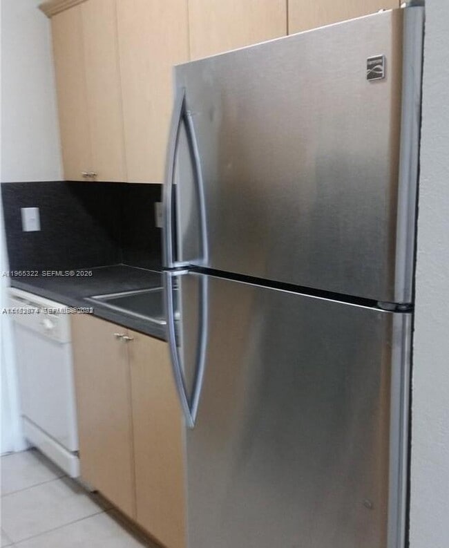 Building Photo - 981 NE 169th St