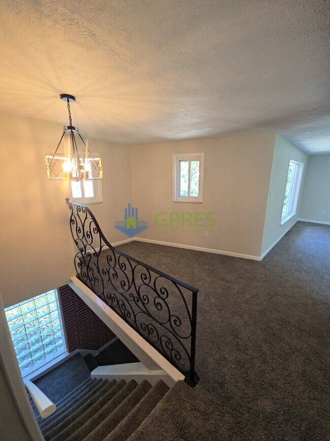 Building Photo - Newly remodeled 4-bedroom, 3-bath home in Pittsburgh