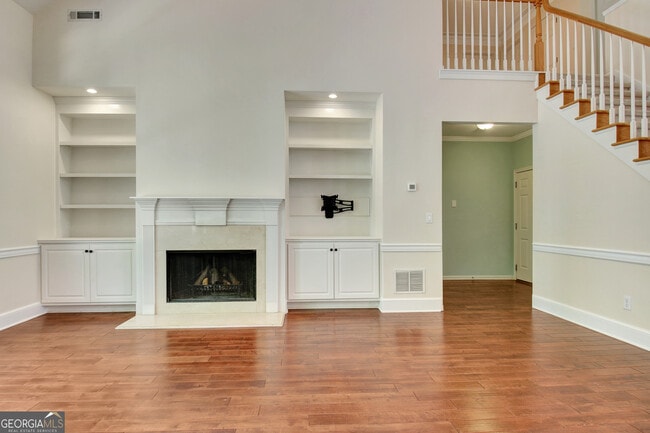 Building Photo - 185 Newfield Dr