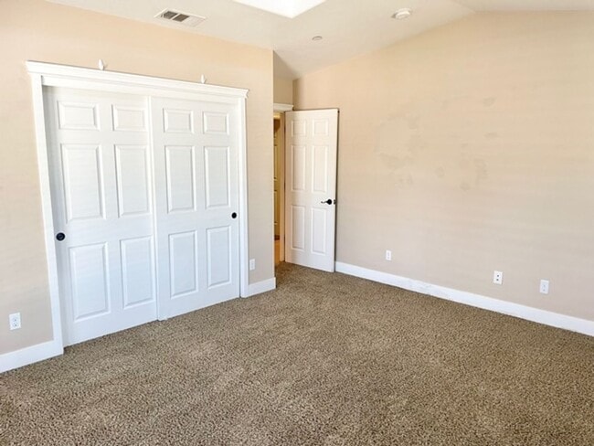 Building Photo - Newer and Upgraded 4 Bedroom 2 Bathroom near Cal Poly