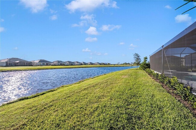 Building Photo - 12655 Wellen Golf St