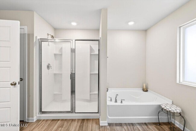 Building Photo - 1086 Enclave Cir