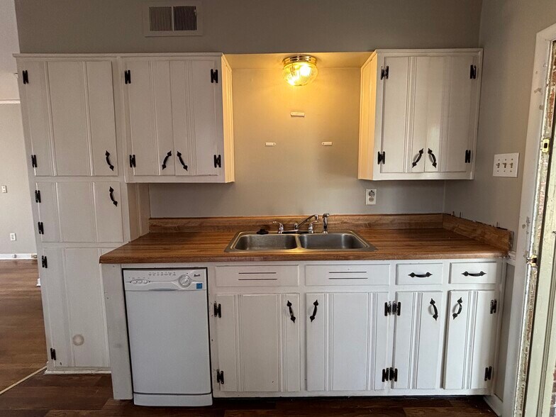 Building Photo - 3659 Highland Park Pl