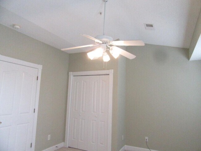 Building Photo - 2241 Waterview Dr