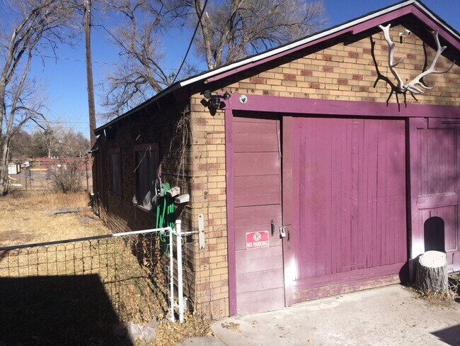 Building Photo - REMODELED 2 Bedroom Downtown Home