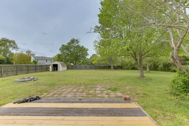 Building Photo - 1121 Nipigon Ct