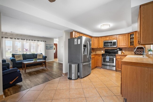 Building Photo - 10 Explorer Rd