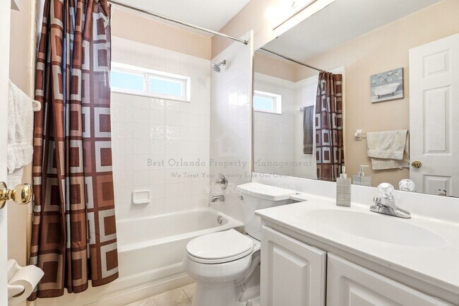 Building Photo - 824 Lake Biscayne Way