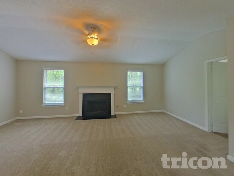 Building Photo - 7436 Petal Pl