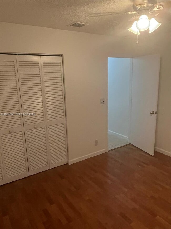 Building Photo - 5033 Prairie Dunes Village Cir