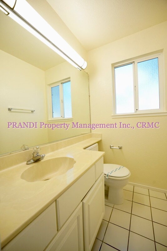 Building Photo - 9 Bayview St