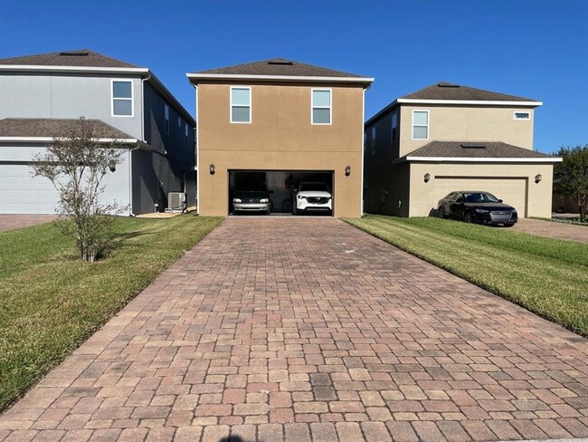 Building Photo - 15245 Ave Of The Arbors