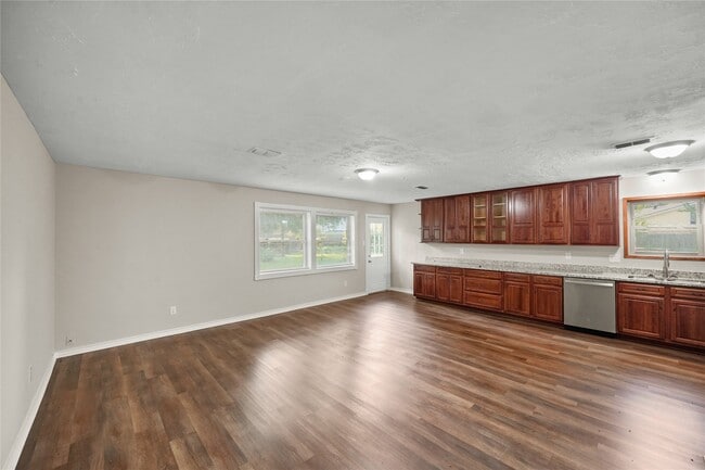 Building Photo - 1606 Stone Lake Dr