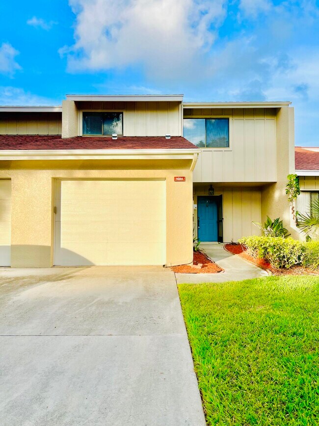 Primary Photo - 1584 SW Crossing Cir