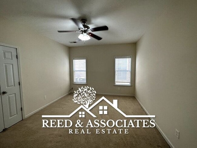 Building Photo - 3 Bedroom in Mud Island!